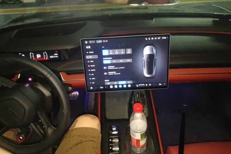 Used Xiaomi Auto SU7 2024 Four-Wheel Drive Ultra-Long Range Advanced Intelligent Driving Max Edition Center Console