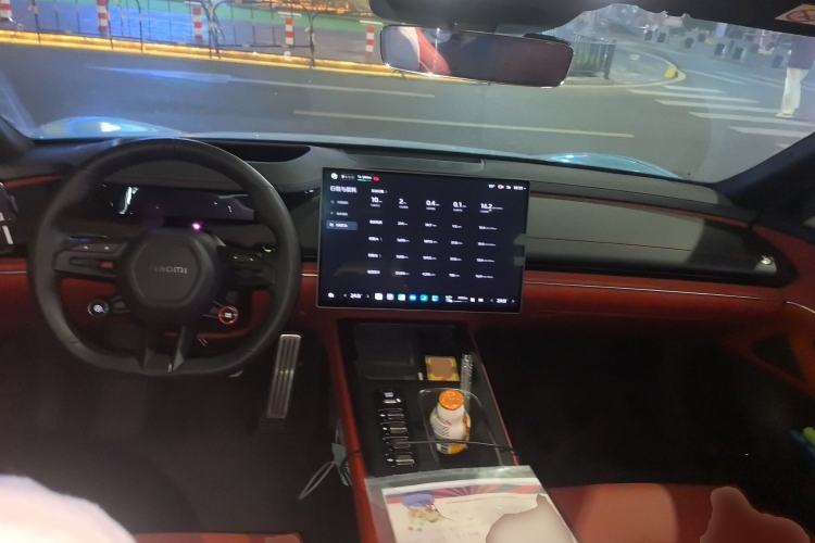 Used Xiaomi Auto SU7 2024 Four-Wheel Drive Ultra-Long Range Advanced Intelligent Driving Max Edition Center Console
