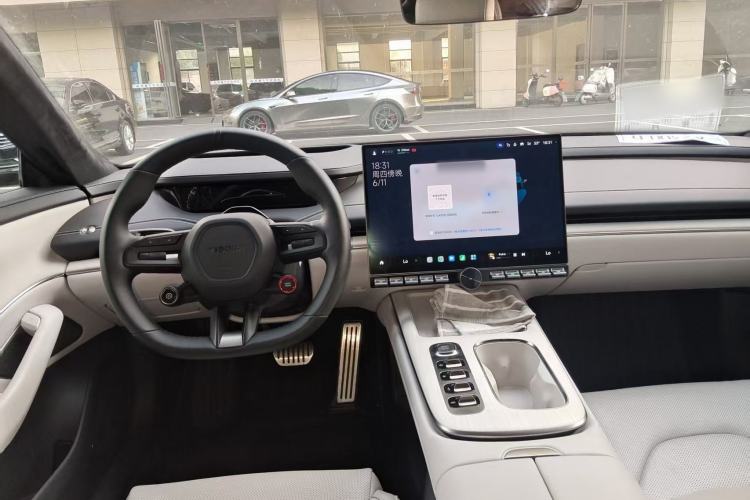 Used Xiaomi Auto SU7 2024 Rear-Drive Ultra-Long Range Advanced Pro-Level Intelligent Driving Version Center Console