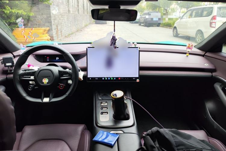 Used Xiaomi Auto SU7 2024 Rear-Drive Long-Range Intelligent Driving Version Center Console