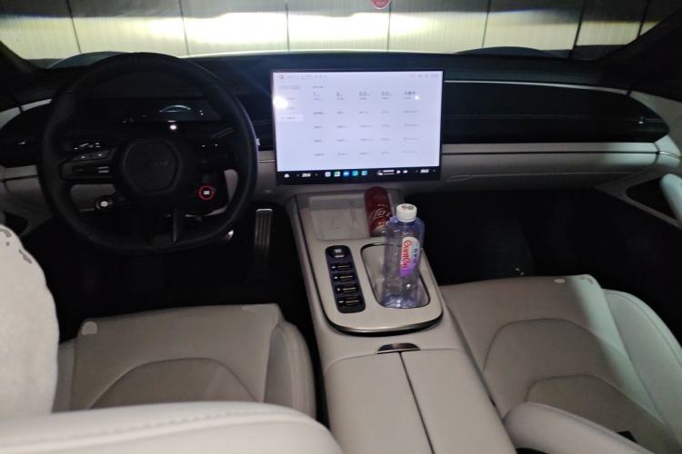 Used Xiaomi Auto SU7 2024 Four-Wheel Drive Ultra-Long Range Advanced Intelligent Driving Max Edition Center Console