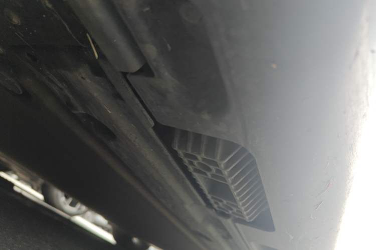 Used Xiaomi Auto SU7 2024 Four-Wheel Drive Ultra-Long Range Advanced Intelligent Driving Max Edition Chassis Front Left