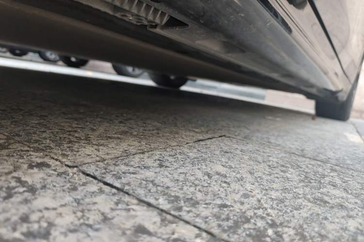 Used Xiaomi Auto SU7 2024 Four-Wheel Drive Ultra-Long Range Advanced Intelligent Driving Max Edition Chassis Front Left