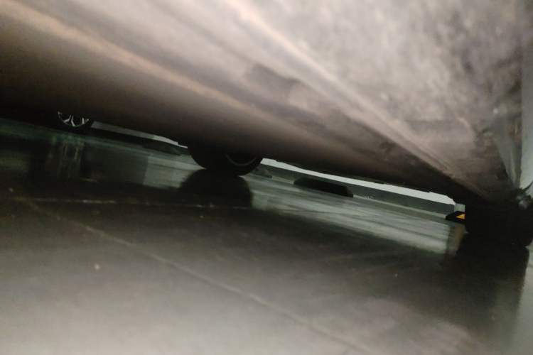 Used Xiaomi Auto SU7 2024 Four-Wheel Drive Ultra-Long Range Advanced Intelligent Driving Max Edition Chassis Front Left