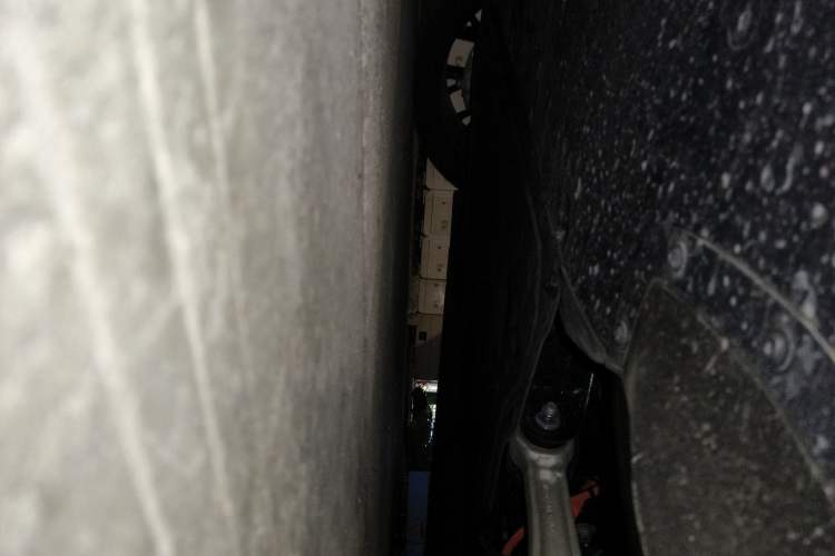 Used Xiaomi Auto SU7 2024 Four-Wheel Drive Ultra-Long Range Advanced Intelligent Driving Max Edition Chassis Front Left