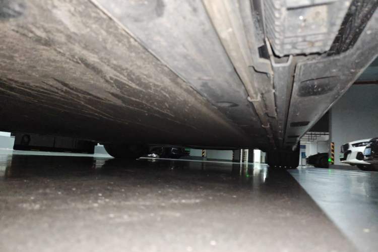 Used Xiaomi Auto SU7 2024 Four-Wheel Drive Ultra-Long Range Advanced Intelligent Driving Max Edition Chassis Front Left