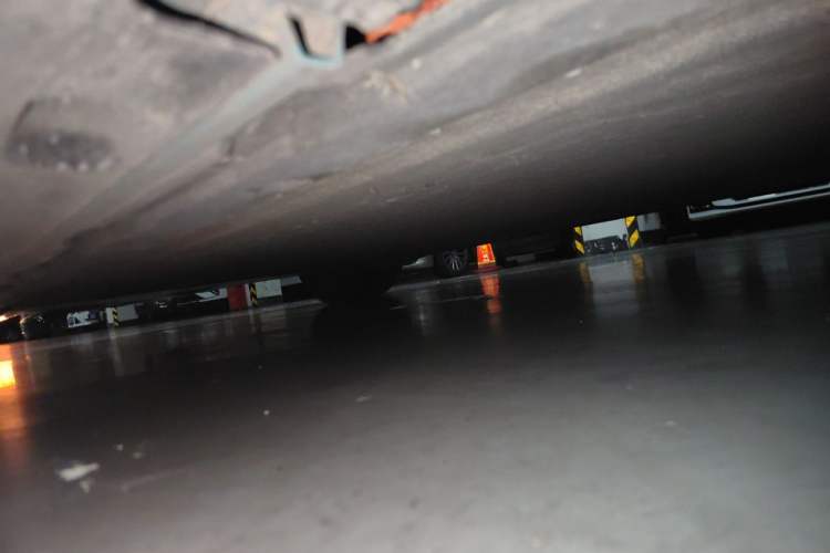 Used Xiaomi Auto SU7 2024 Four-Wheel Drive Ultra-Long Range Advanced Intelligent Driving Max Edition Chassis Front Right