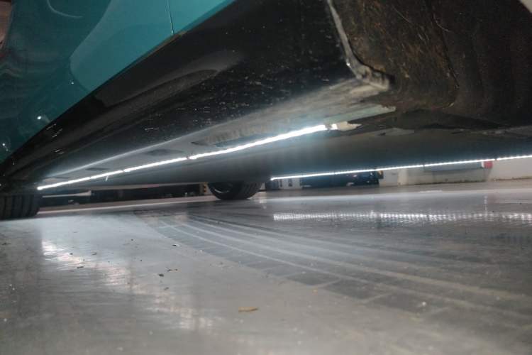 Used Xiaomi Auto SU7 2024 Four-Wheel Drive Ultra-Long Range Advanced Intelligent Driving Max Edition Chassis Front Right