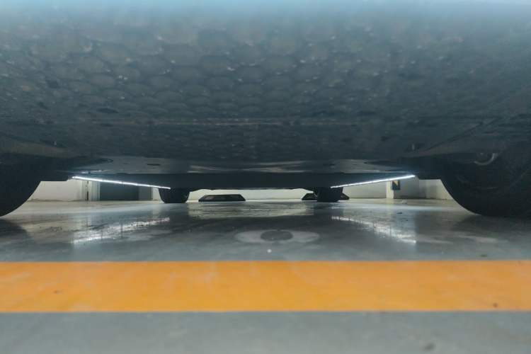 Used Xiaomi Auto SU7 2024 Four-Wheel Drive Ultra-Long Range Advanced Intelligent Driving Max Edition Chassis Rear