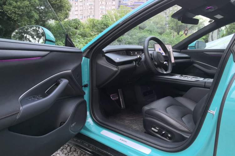 Used Xiaomi Auto SU7 2024 Four-Wheel Drive Ultra-Long Range Advanced Intelligent Driving Max Edition Driver Seat