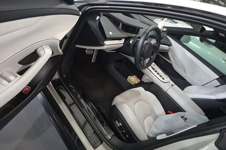 Used Xiaomi Auto SU7 2024 Four-Wheel Drive Ultra-Long Range Advanced Intelligent Driving Max Edition Driver Seat