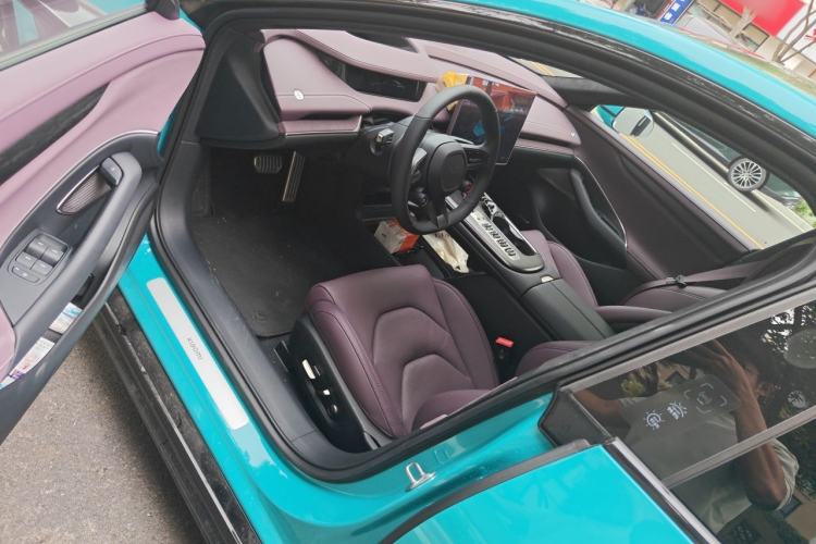 Used Xiaomi Auto SU7 2024 Four-Wheel Drive Ultra-Long Range Advanced Intelligent Driving Max Edition Driver Seat