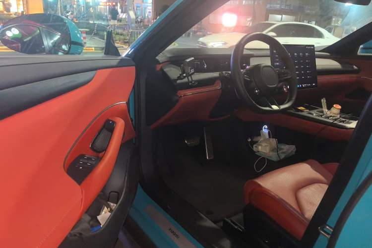 Used Xiaomi Auto SU7 2024 Four-Wheel Drive Ultra-Long Range Advanced Intelligent Driving Max Edition Driver Seat
