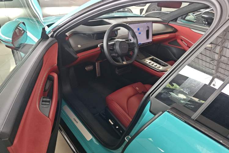 Used Xiaomi Auto SU7 2024 Four-Wheel Drive Ultra-Long Range Advanced Intelligent Driving Max Edition Driver Seat