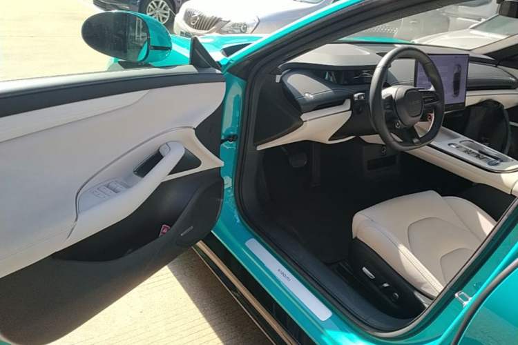Used Xiaomi Auto SU7 2024 Rear-Drive Long-Range Intelligent Driving Version Driver Seat