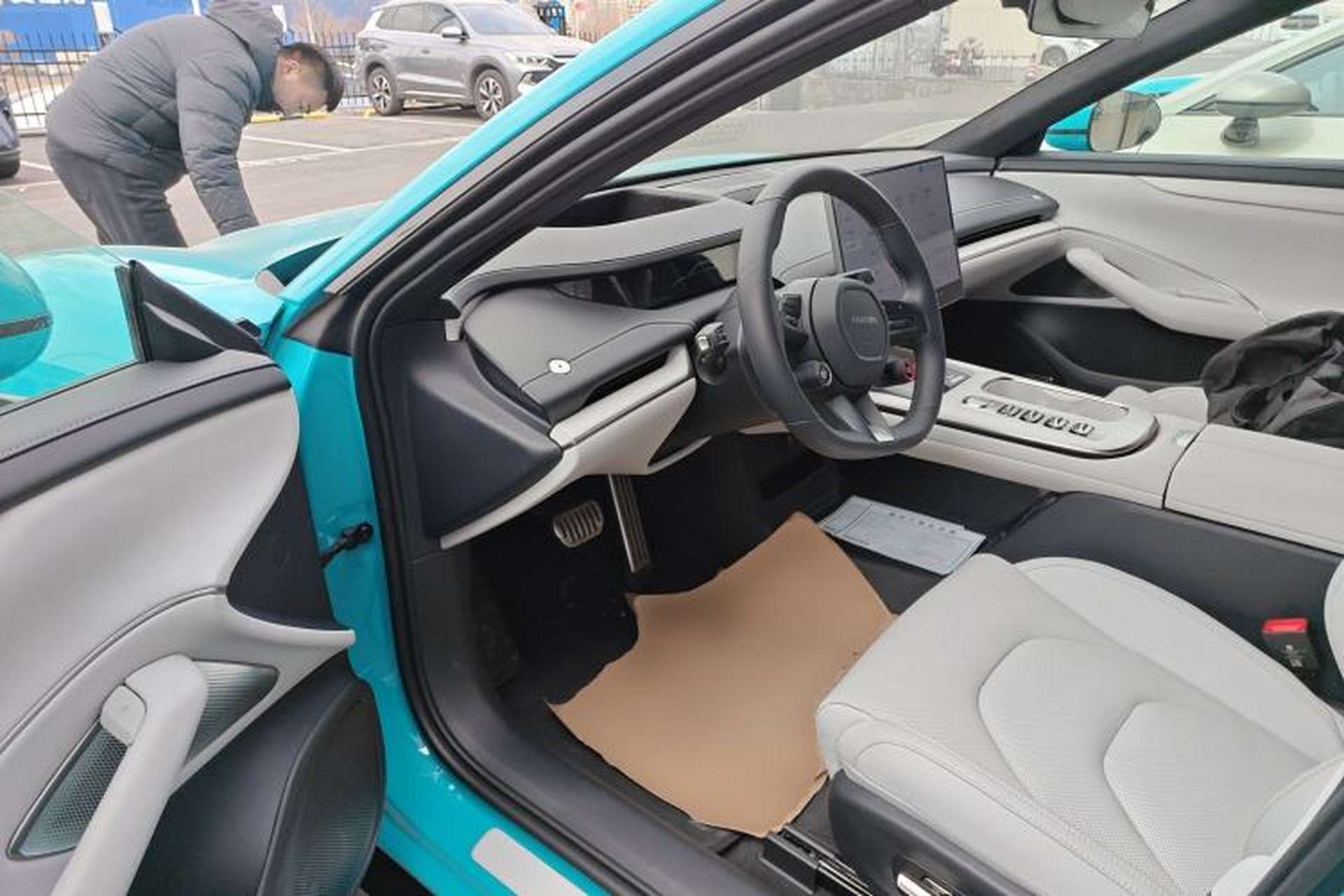 Used Xiaomi Auto SU7 2024 Four-Wheel Drive Ultra-Long Range Advanced Intelligent Driving Max Edition Driver Seat