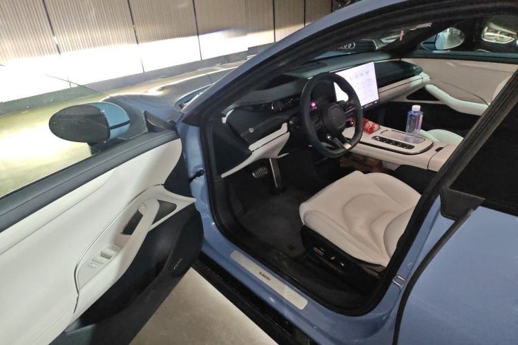 Used Xiaomi Auto SU7 2024 Four-Wheel Drive Ultra-Long Range Advanced Intelligent Driving Max Edition Driver Seat