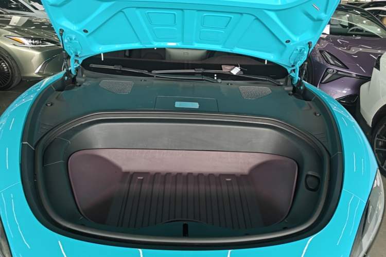 Used Xiaomi Auto SU7 2024 Rear-Drive Long-Range Intelligent Driving Version Engine Bay