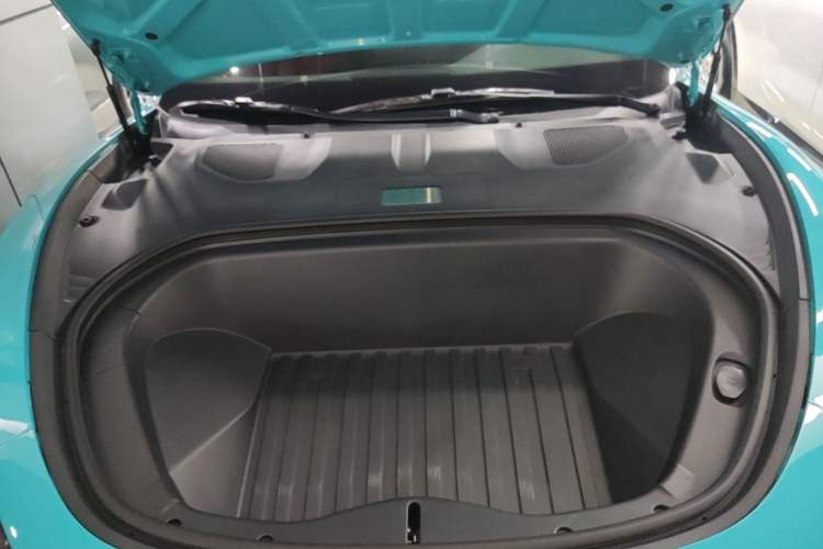 Used Xiaomi Auto SU7 2024 Rear-Drive Long-Range Intelligent Driving Version Engine Bay