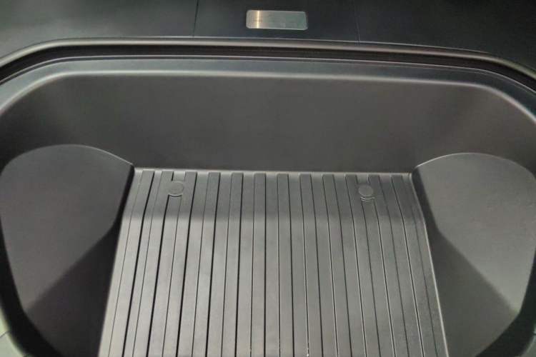 Used Xiaomi Auto SU7 2024 Four-Wheel Drive Ultra-Long Range Advanced Intelligent Driving Max Edition Engine Bay