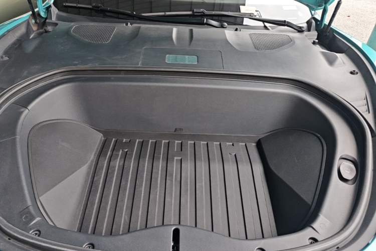 Used Xiaomi Auto SU7 2024 Four-Wheel Drive Ultra-Long Range Advanced Intelligent Driving Max Edition Engine Bay