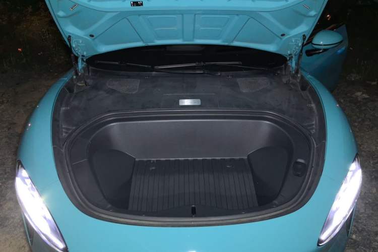 Used Xiaomi Auto SU7 2024 Four-Wheel Drive Ultra-Long Range Advanced Intelligent Driving Max Edition Engine Bay