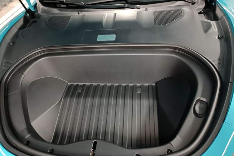 Used Xiaomi Auto SU7 2024 Four-Wheel Drive Ultra-Long Range Advanced Intelligent Driving Max Edition Engine Bay