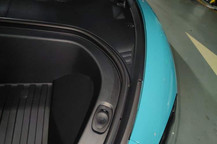 Used Xiaomi Auto SU7 2024 Four-Wheel Drive Ultra-Long Range Advanced Intelligent Driving Max Edition Engine Bay Left