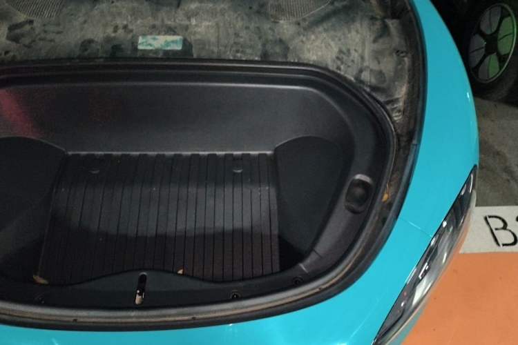 Used Xiaomi Auto SU7 2024 Rear-Drive Long-Range Intelligent Driving Version Engine Bay Left