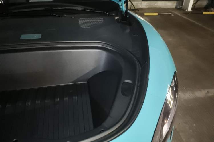 Used Xiaomi Auto SU7 2024 Four-Wheel Drive Ultra-Long Range Advanced Intelligent Driving Max Edition Engine Bay Left