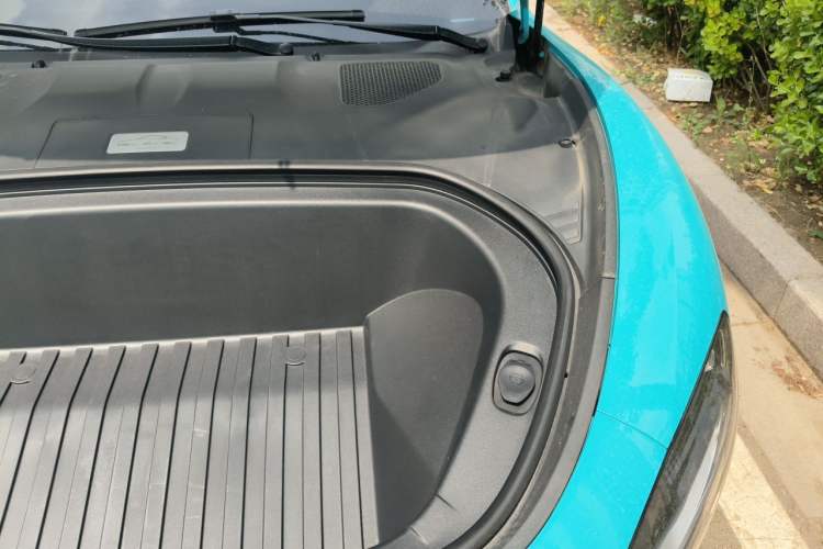Used Xiaomi Auto SU7 2024 Four-Wheel Drive Ultra-Long Range Advanced Intelligent Driving Max Edition Engine Bay Left