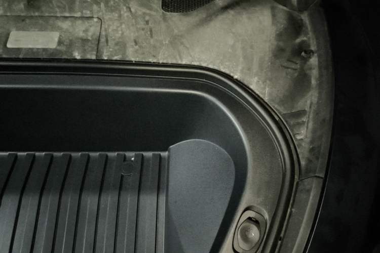 Used Xiaomi Auto SU7 2024 Four-Wheel Drive Ultra-Long Range Advanced Intelligent Driving Max Edition Engine Bay Left
