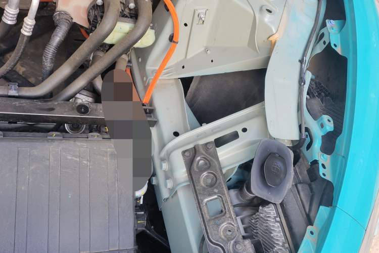 Used Xiaomi Auto SU7 2024 Rear-Drive Long-Range Intelligent Driving Version Engine Bay Left