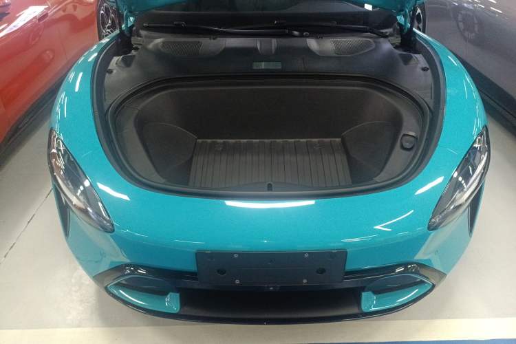 Used Xiaomi Auto SU7 2024 Rear-Drive Long-Range Intelligent Driving Version Engine Bay