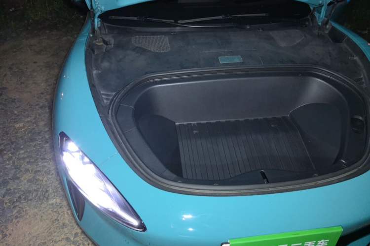 Used Xiaomi Auto SU7 2024 Four-Wheel Drive Ultra-Long Range Advanced Intelligent Driving Max Edition Engine Bay Right
