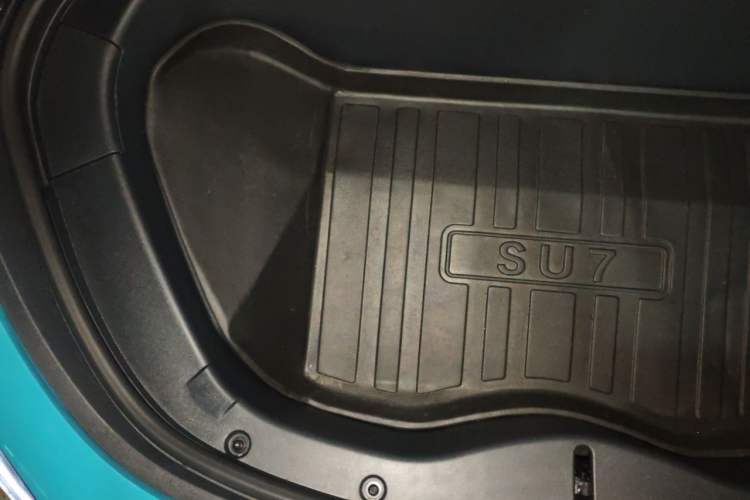 Used Xiaomi Auto SU7 2024 Four-Wheel Drive Ultra-Long Range Advanced Intelligent Driving Max Edition Engine Bay Right