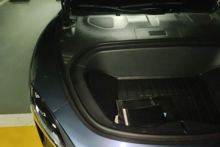 Used Xiaomi Auto SU7 2024 Four-Wheel Drive Ultra-Long Range Advanced Intelligent Driving Max Edition Engine Bay Right