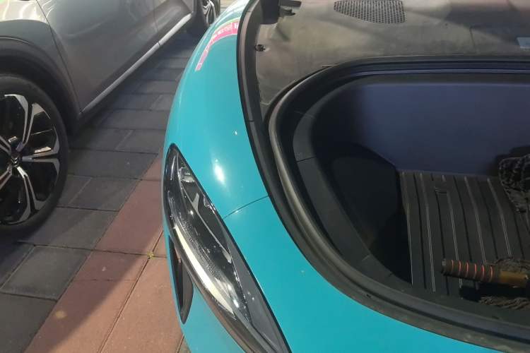 Used Xiaomi Auto SU7 2024 Four-Wheel Drive Ultra-Long Range Advanced Intelligent Driving Max Edition Engine Bay Right