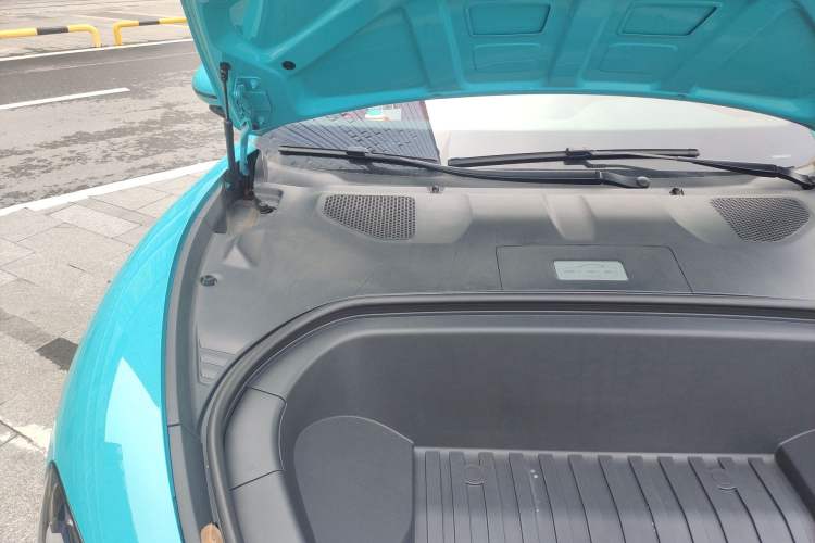 Used Xiaomi Auto SU7 2024 Rear-Drive Long-Range Intelligent Driving Version Engine Bay Right