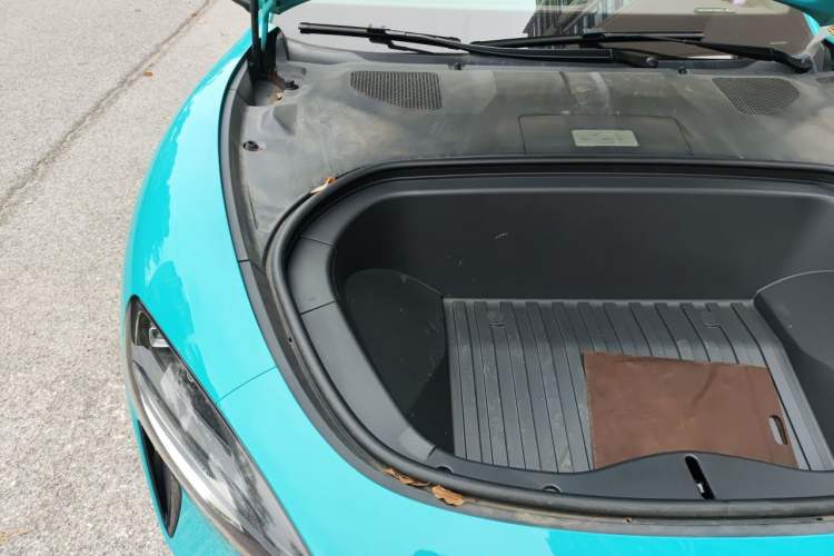 Used Xiaomi Auto SU7 2024 Rear-Drive Long-Range Intelligent Driving Version Engine Bay Right