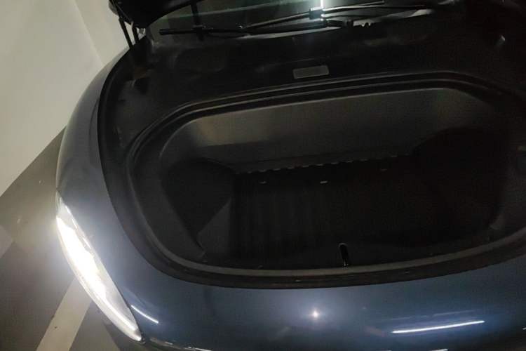 Used Xiaomi Auto SU7 2024 Four-Wheel Drive Ultra-Long Range Advanced Intelligent Driving Max Edition Engine Bay Right