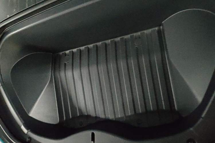 Used Xiaomi Auto SU7 2024 Rear-Drive Long-Range Intelligent Driving Version Engine Bay