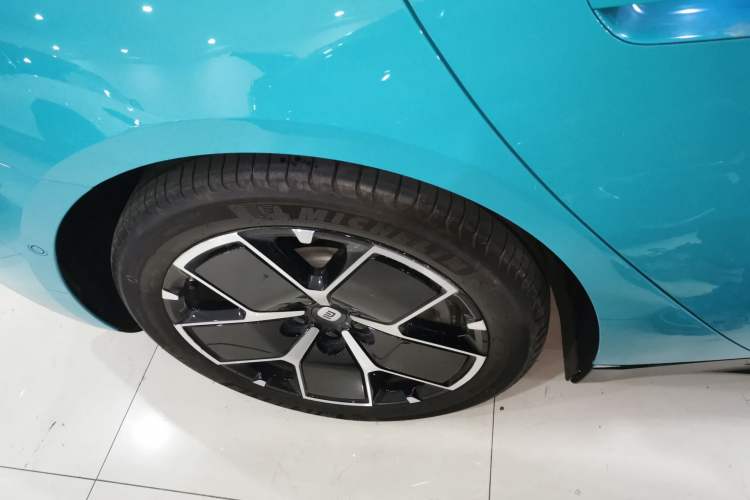 Used Xiaomi Auto SU7 2024 Rear-Drive Long-Range Intelligent Driving Version Exterior 3