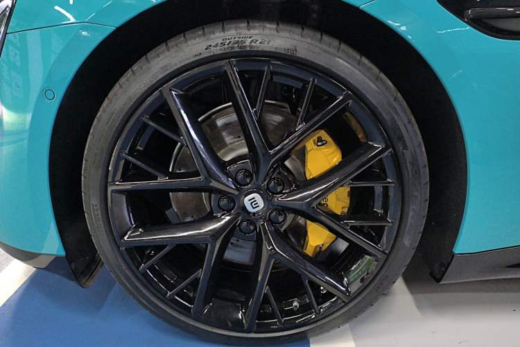 Used Xiaomi Auto SU7 2024 Four-Wheel Drive Ultra-Long Range Advanced Intelligent Driving Max Edition Exterior 4