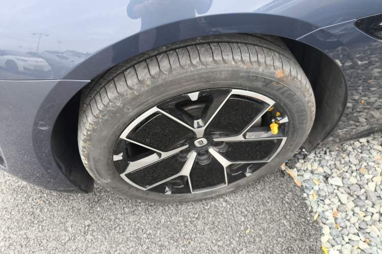 Used Xiaomi Auto SU7 2024 Rear-Drive Standard Founder Edition Exterior 4