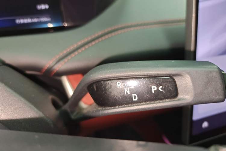 Used Xiaomi Auto SU7 2024 Rear-Drive Ultra-Long Range Advanced Pro-Level Intelligent Driving Version Gear Lever