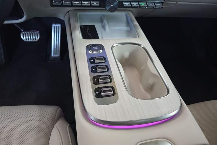 Used Xiaomi Auto SU7 2024 Four-Wheel Drive Ultra-Long Range Advanced Intelligent Driving Max Edition Gear Lever