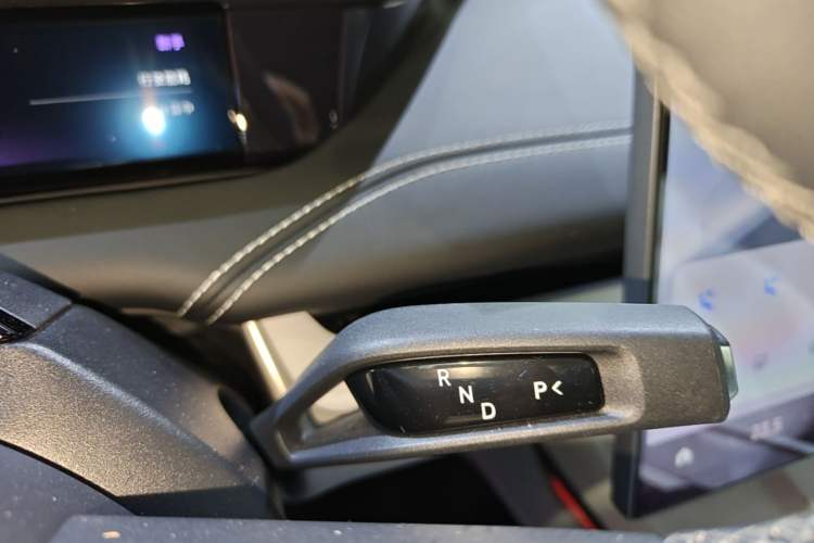 Used Xiaomi Auto SU7 2024 Four-Wheel Drive Ultra-Long Range Advanced Intelligent Driving Max Edition Gear Lever