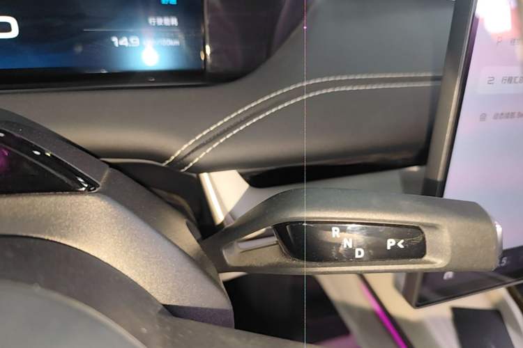Used Xiaomi Auto SU7 2024 Rear-Drive Long-Range Intelligent Driving Version Gear Lever