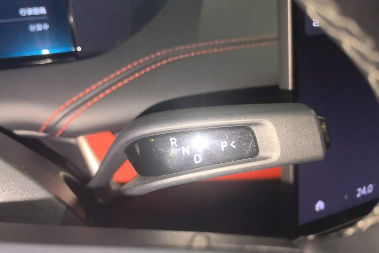 Used Xiaomi Auto SU7 2024 Four-Wheel Drive Ultra-Long Range Advanced Intelligent Driving Max Edition Gear Lever